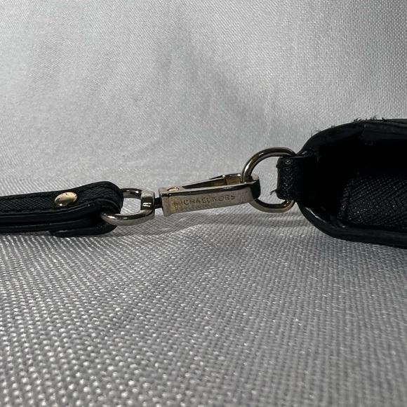Micheal Kors wristlet/ wallet black 6 3/4 x 1 x 3 1/2 - Picture 9 of 12